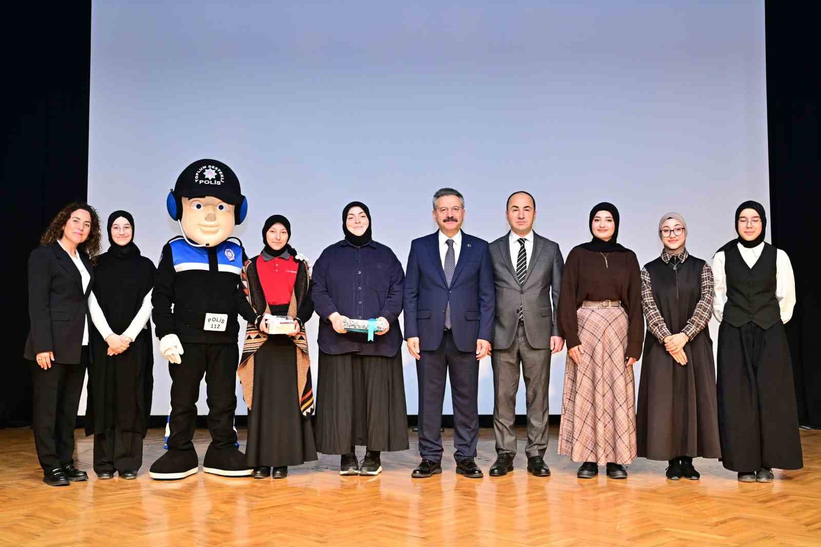 vali-aksoy-teknoloji-bagimliligi-giderek-artan-bir-sorun-haline-geliyor