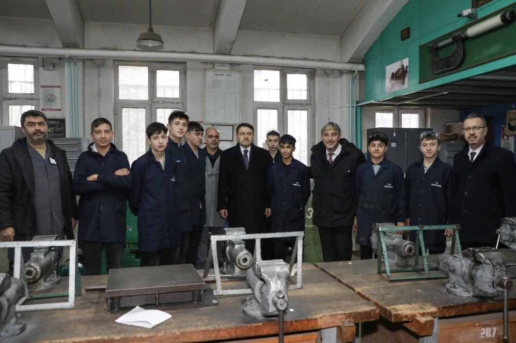 vali-isin-mesleki-egitim-uretim-istihdam-ve-kalkinma-acisindan-buyuk-onem-tasiyor