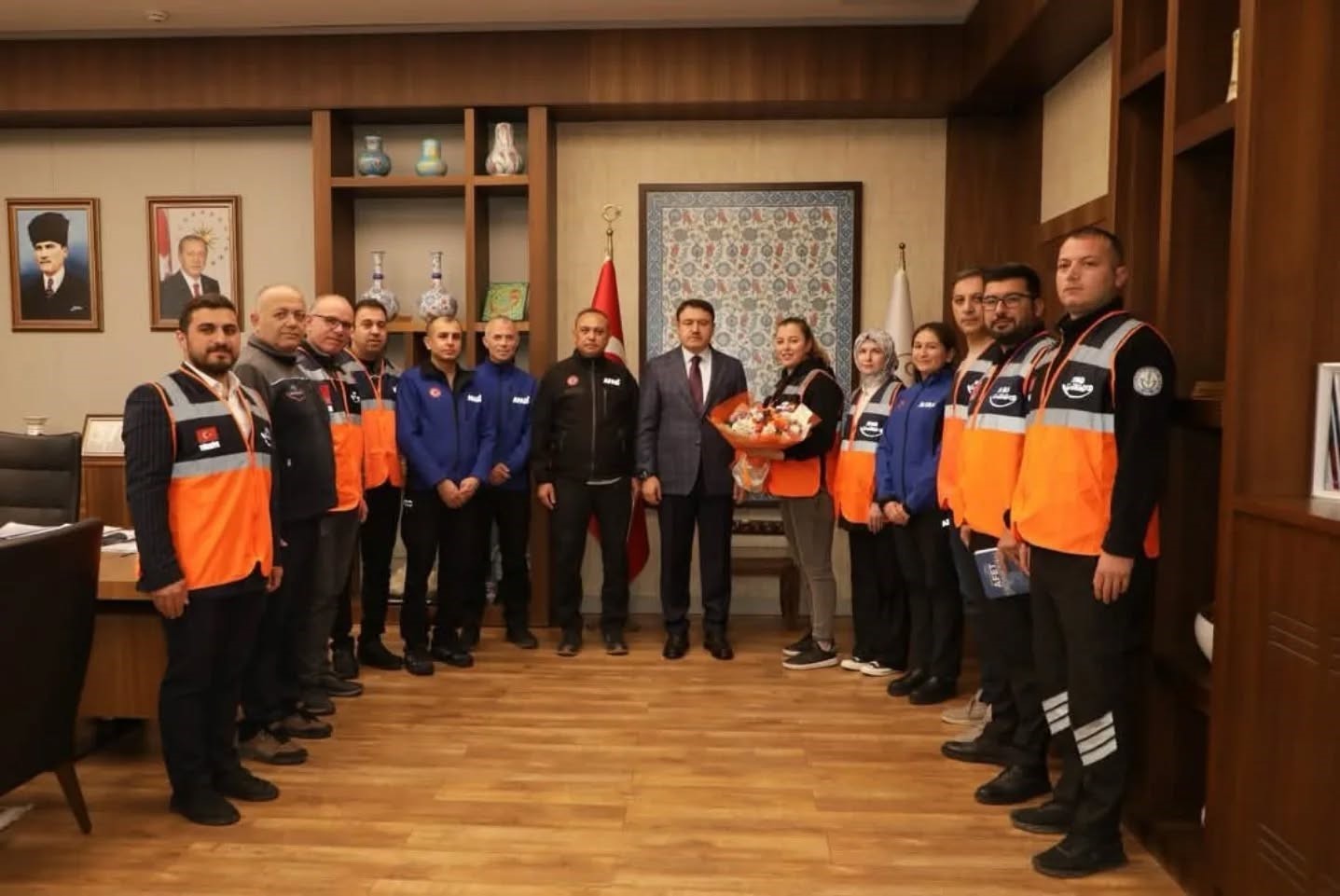 vali-musa-isin-afad-insan-hayatinin-en-kritik-anlarinda-milletin-yaninda-yer-alan-bir-kurum