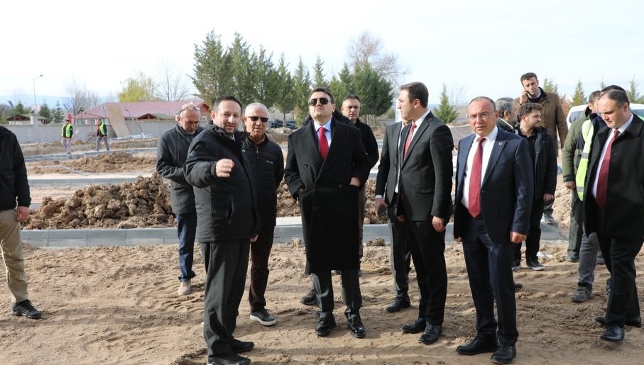 vali-musa-isin-cavdarhisar-devlet-hastanesi-insaatinda-incelemelerde-bulundu