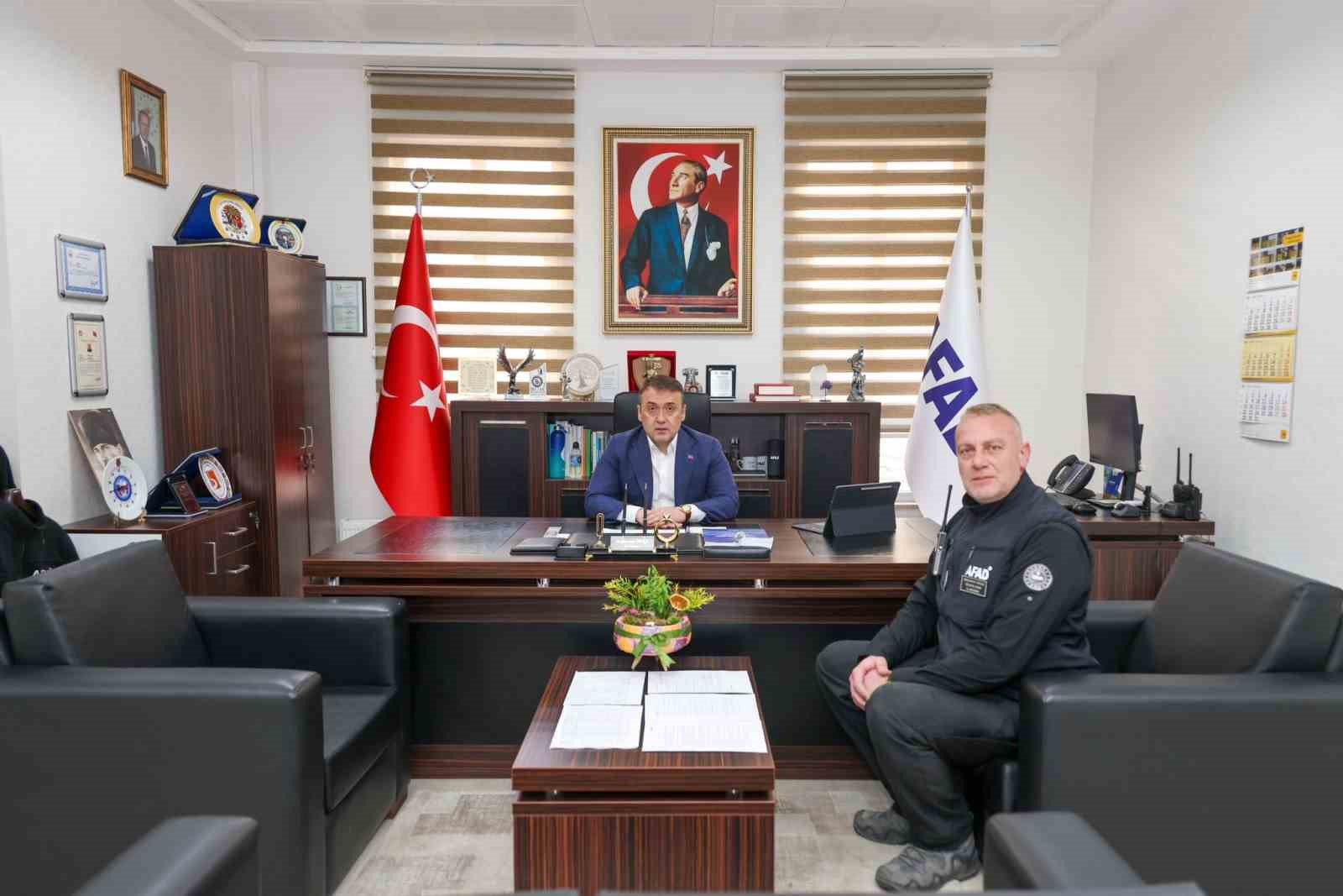 vali-sozer-afadda-incelemelerde-bulundu