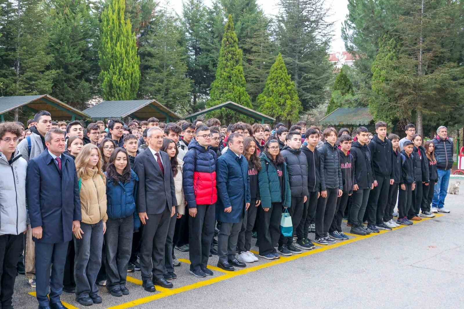 vali-sozerden-ozel-ogrencilere-destek