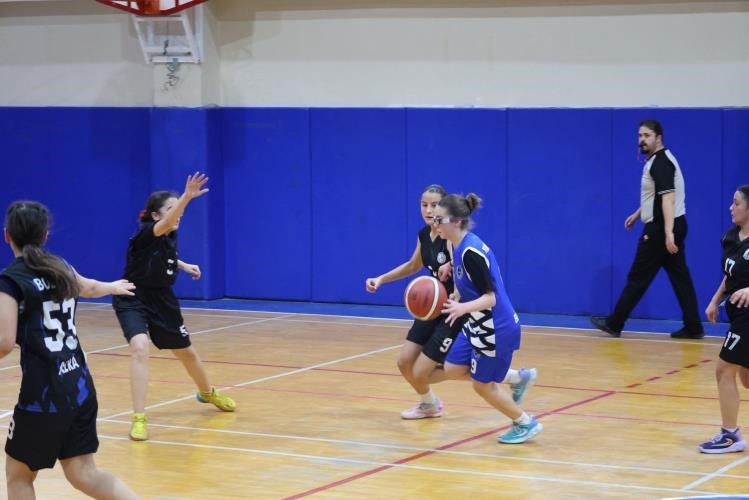 yildiz-kiz-basketbol-musabakalari-bilecikte-suruyor