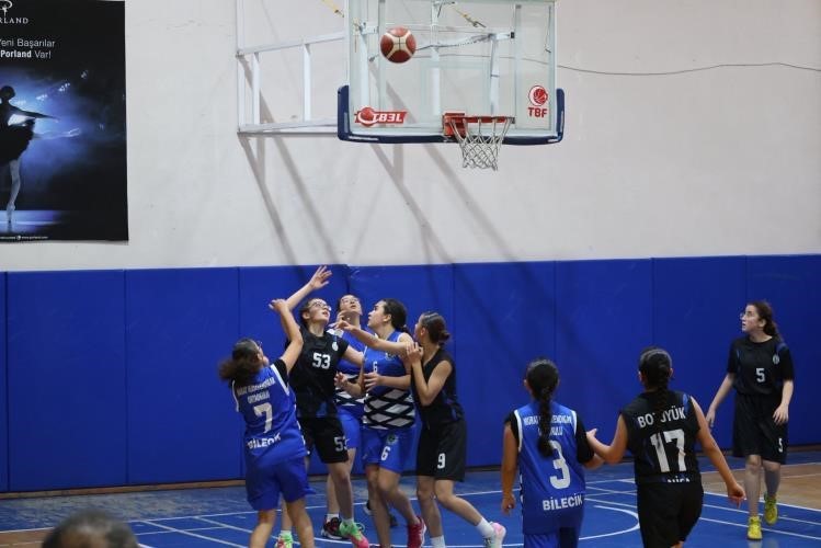 yildiz-kiz-basketbol-musabakalari-bilecikte-suruyor