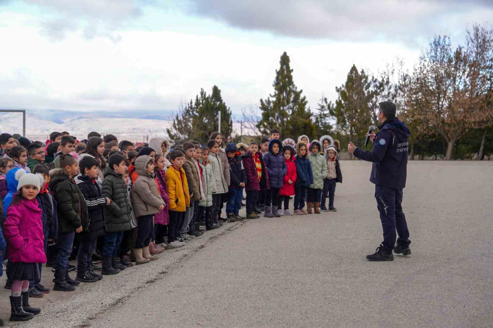 baskan-unluce-minik-omerin-istegine-sessiz-kalmadi