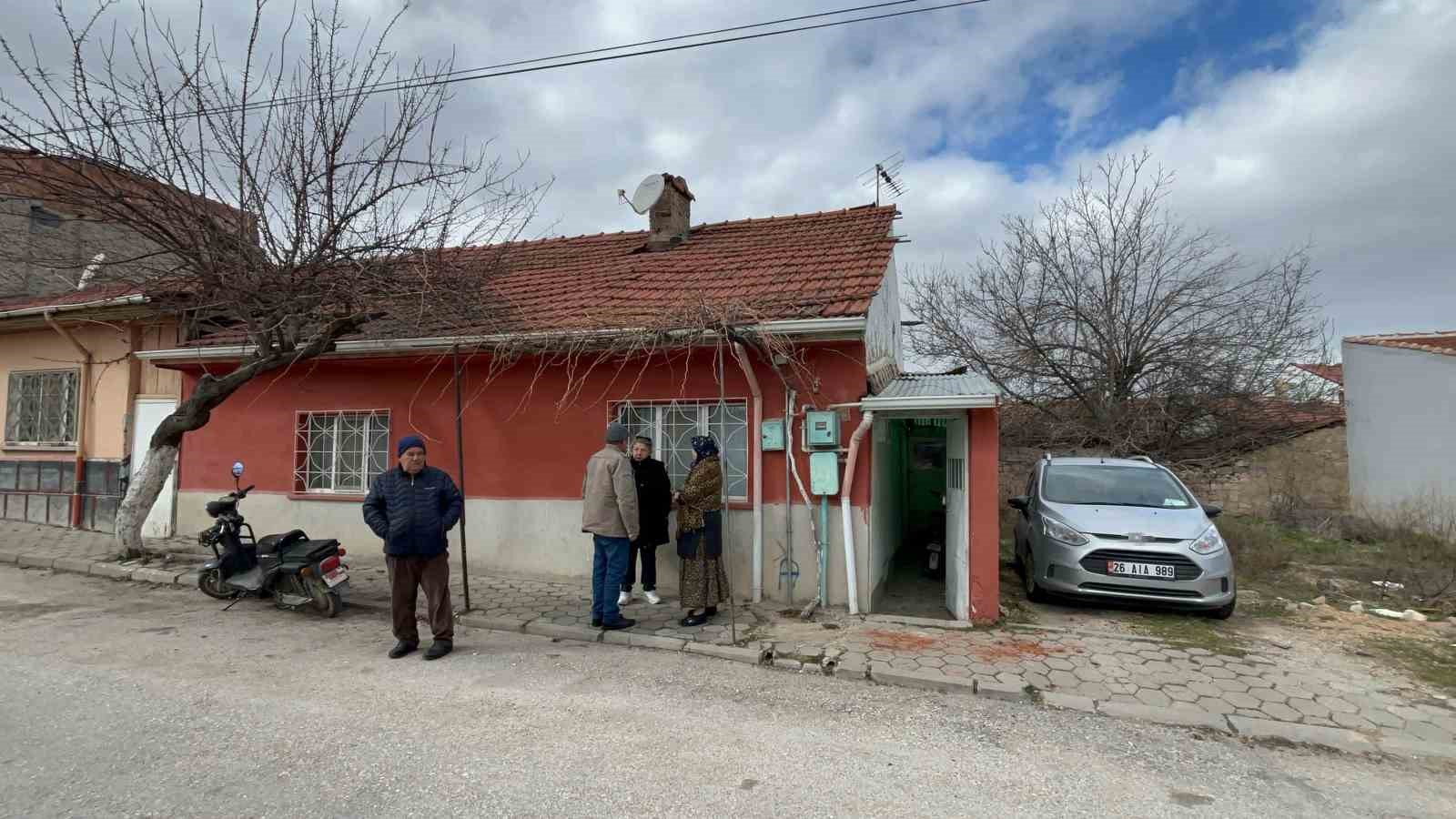 bir-hafta-once-hayatini-kaybeden-67-yasindaki-adami-fareler-yedi