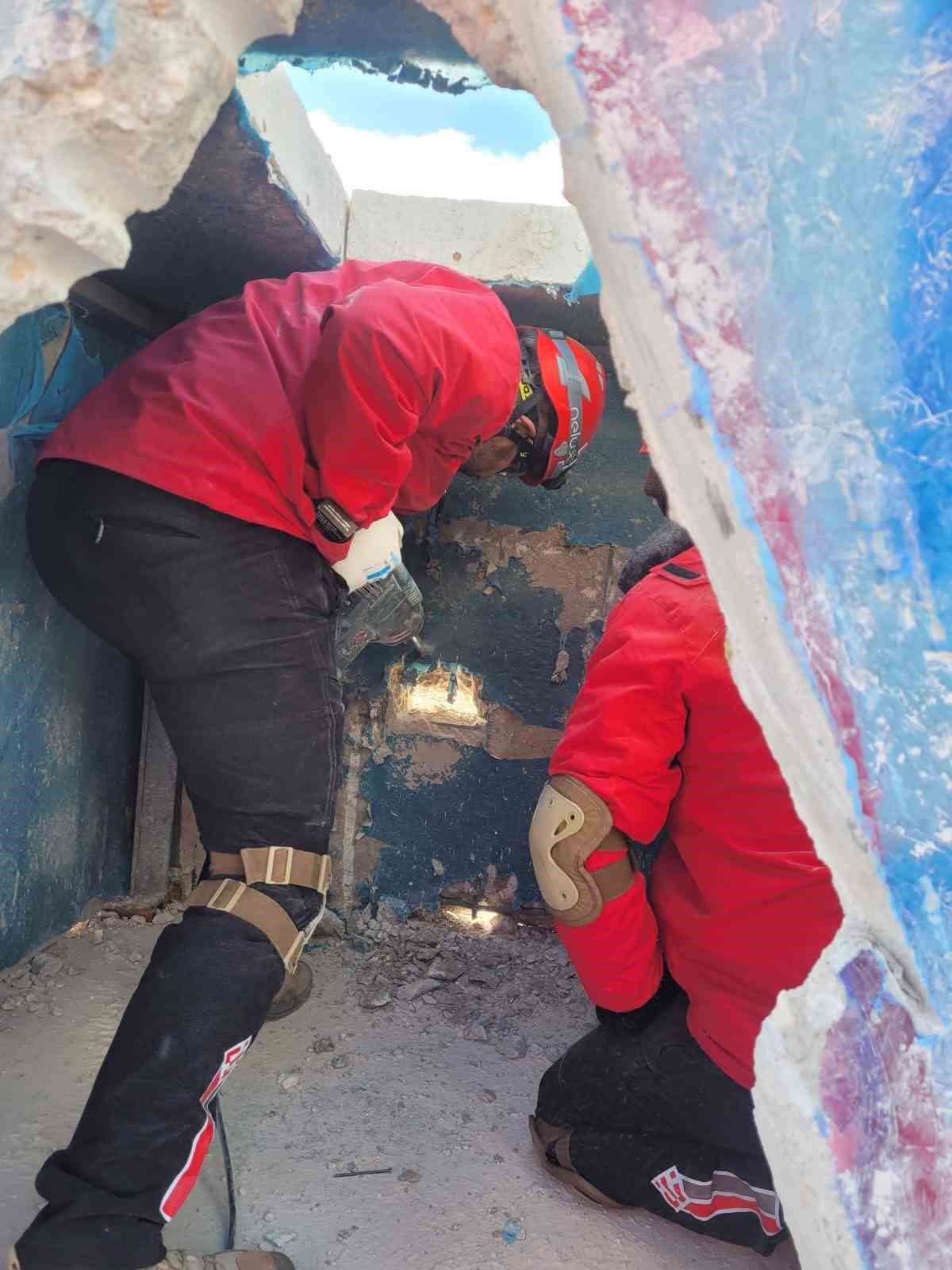 estu-ve-tepebasi-belediyesi-ekipleri-ortak-egitimde