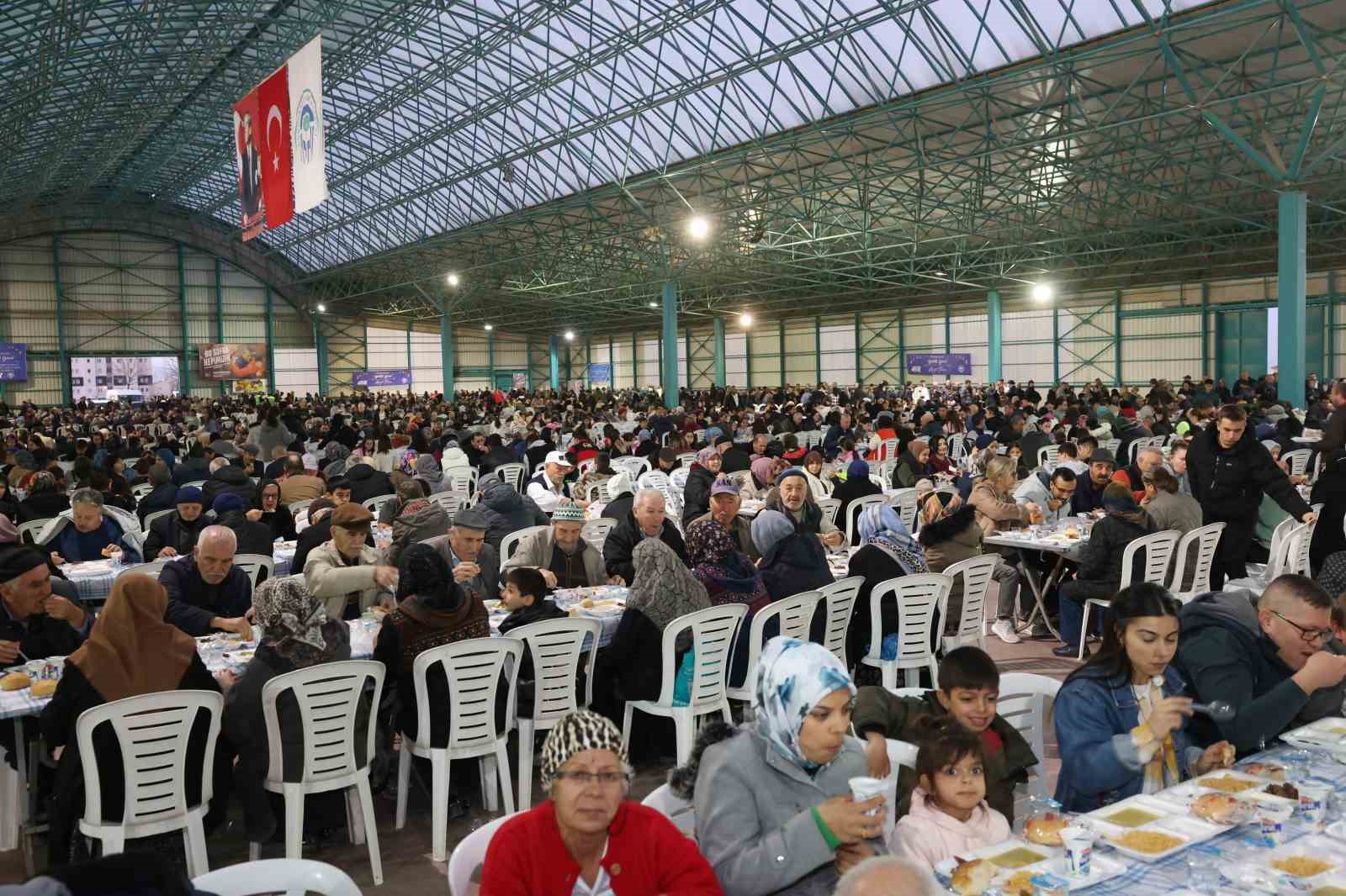 baskan-kurt-75inci-yil-mahallesindeki-iftarda-binlerce-vatandasla-bulustu