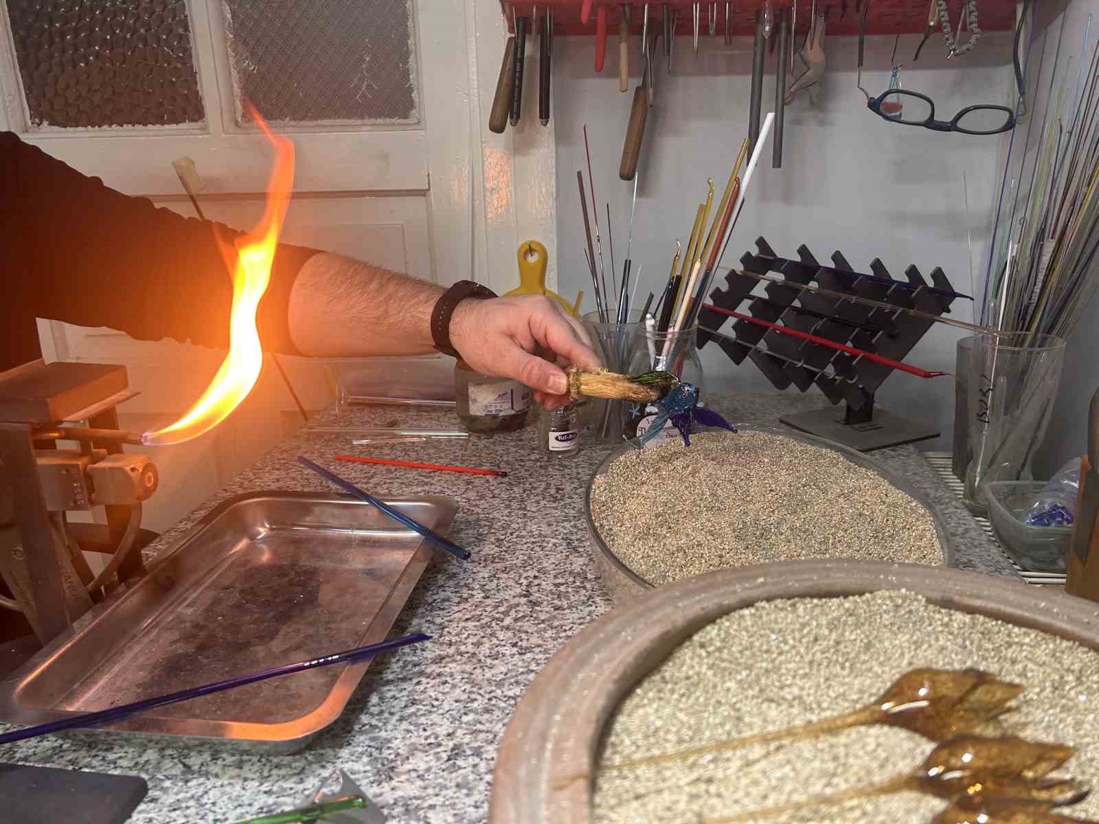 bin-400-derecede-islenen-cam-sanati-eskisehirden-dunyaya-tasiniyor