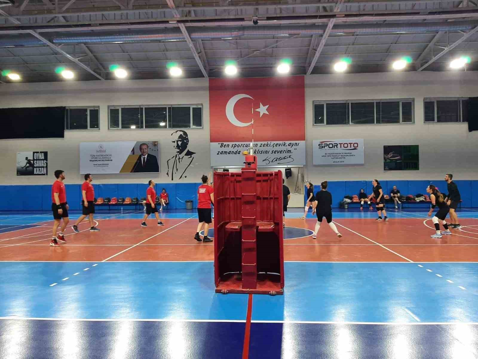 eskisehirde-canakkale-zaferinin-110uncu-yilinda-voleybol-musabakasi-duzenlendi