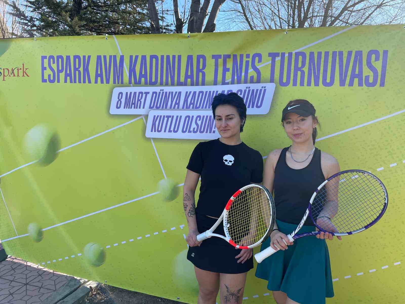 espark-avmden-8-mart-dunya-kadinlar-gunune-ozel-tenis-turnuvasi