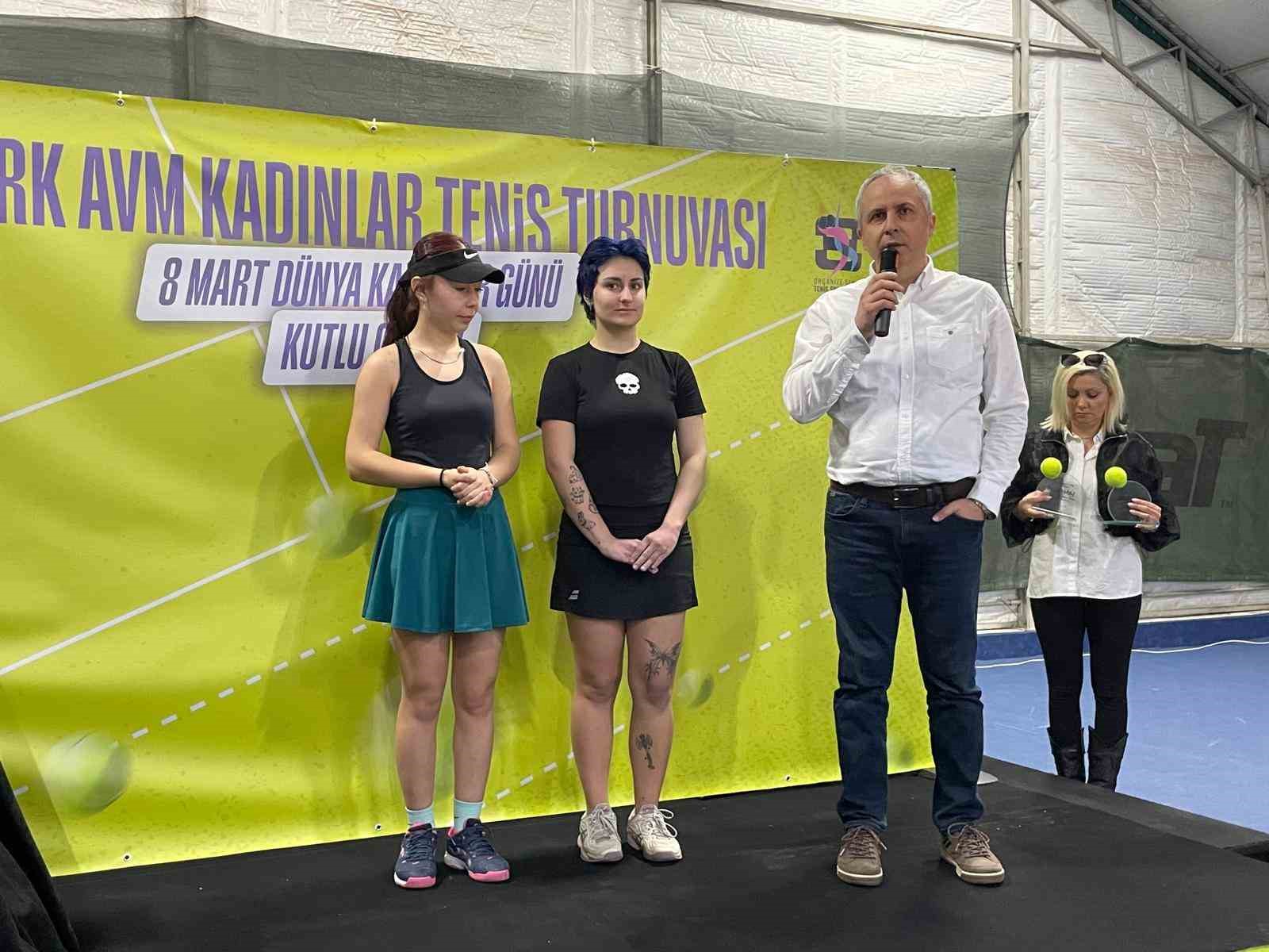 espark-avmden-8-mart-dunya-kadinlar-gunune-ozel-tenis-turnuvasi