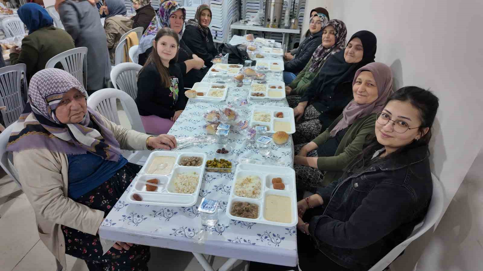 imece-usulu-duzenlenen-iftar-yemegine-300-vatandas-katildi