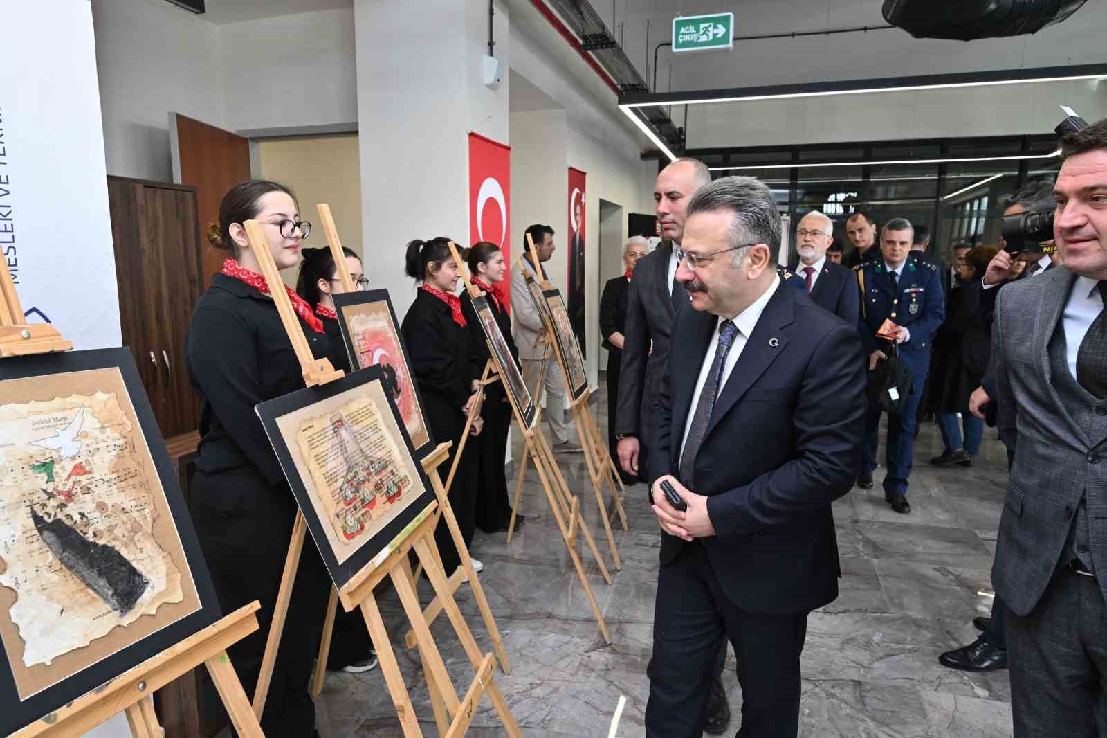istiklal-marsinin-kabulu-ve-mehmet-akif-ersoyu-anma-gunu-programi-duzenlendi