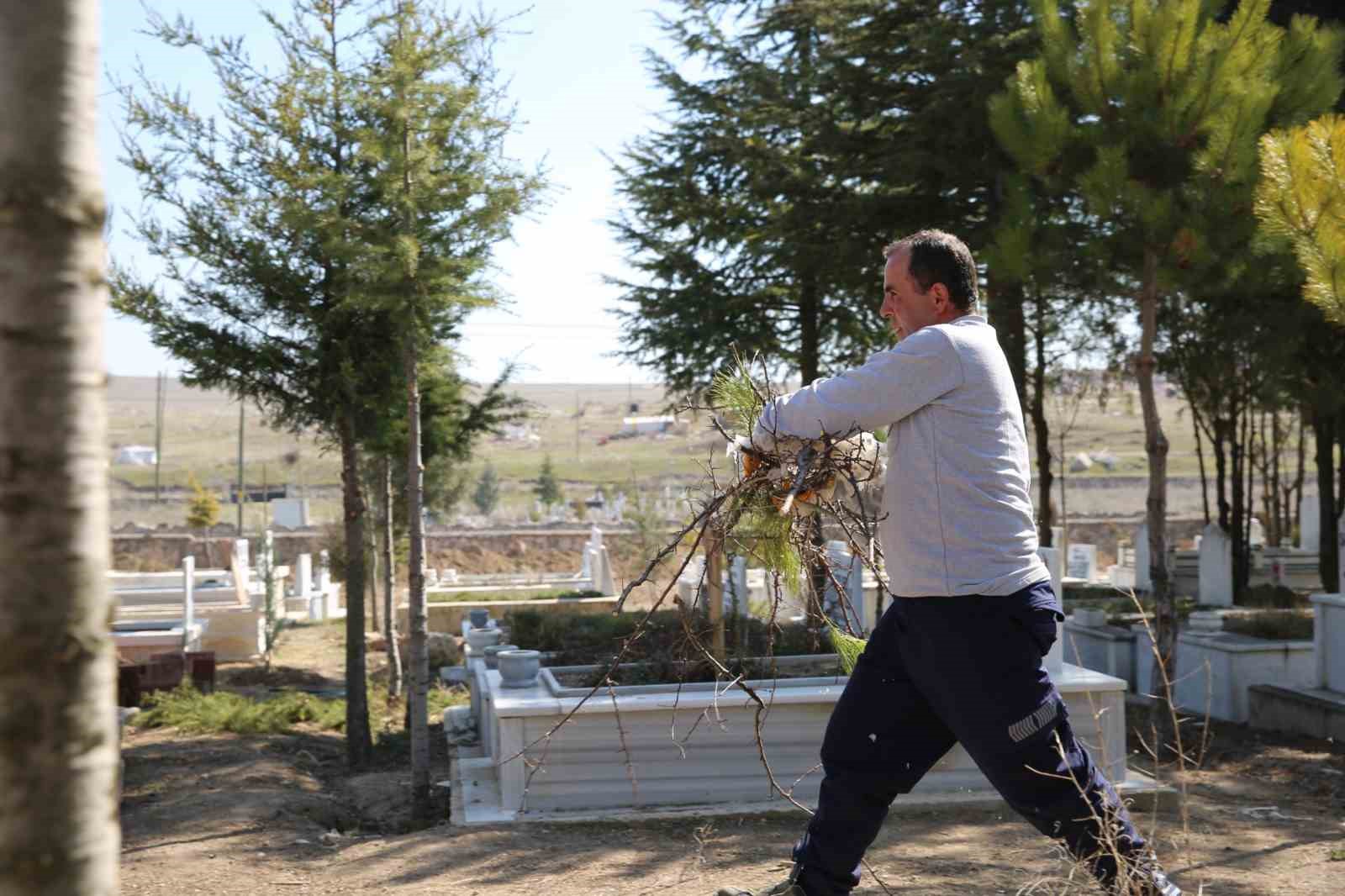 mezarliklarda-bayram-hazirligi-basladi