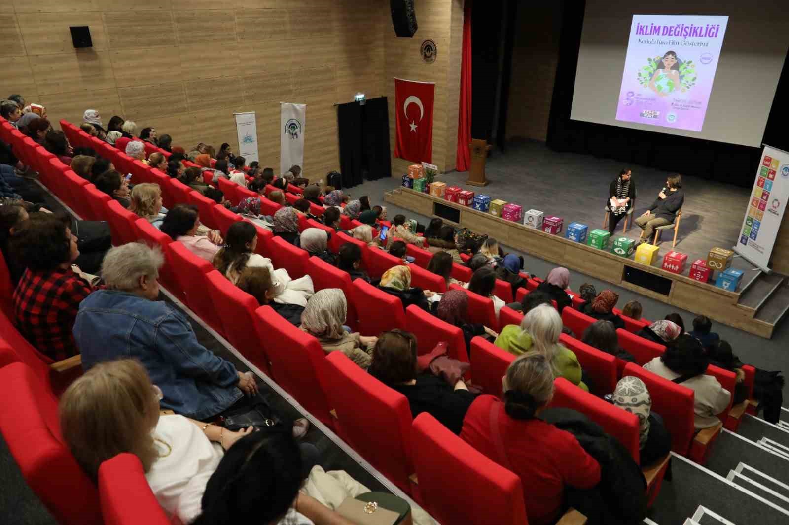 odunpazari-belediyesinden-kadinlara-ozel-iklim-degisikligi-film-gosterimi