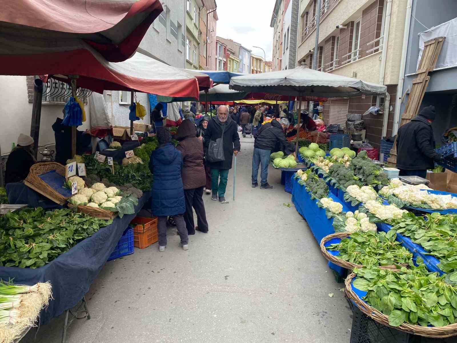 pazar-esnafi-sahip-cikilmayi-bekliyor