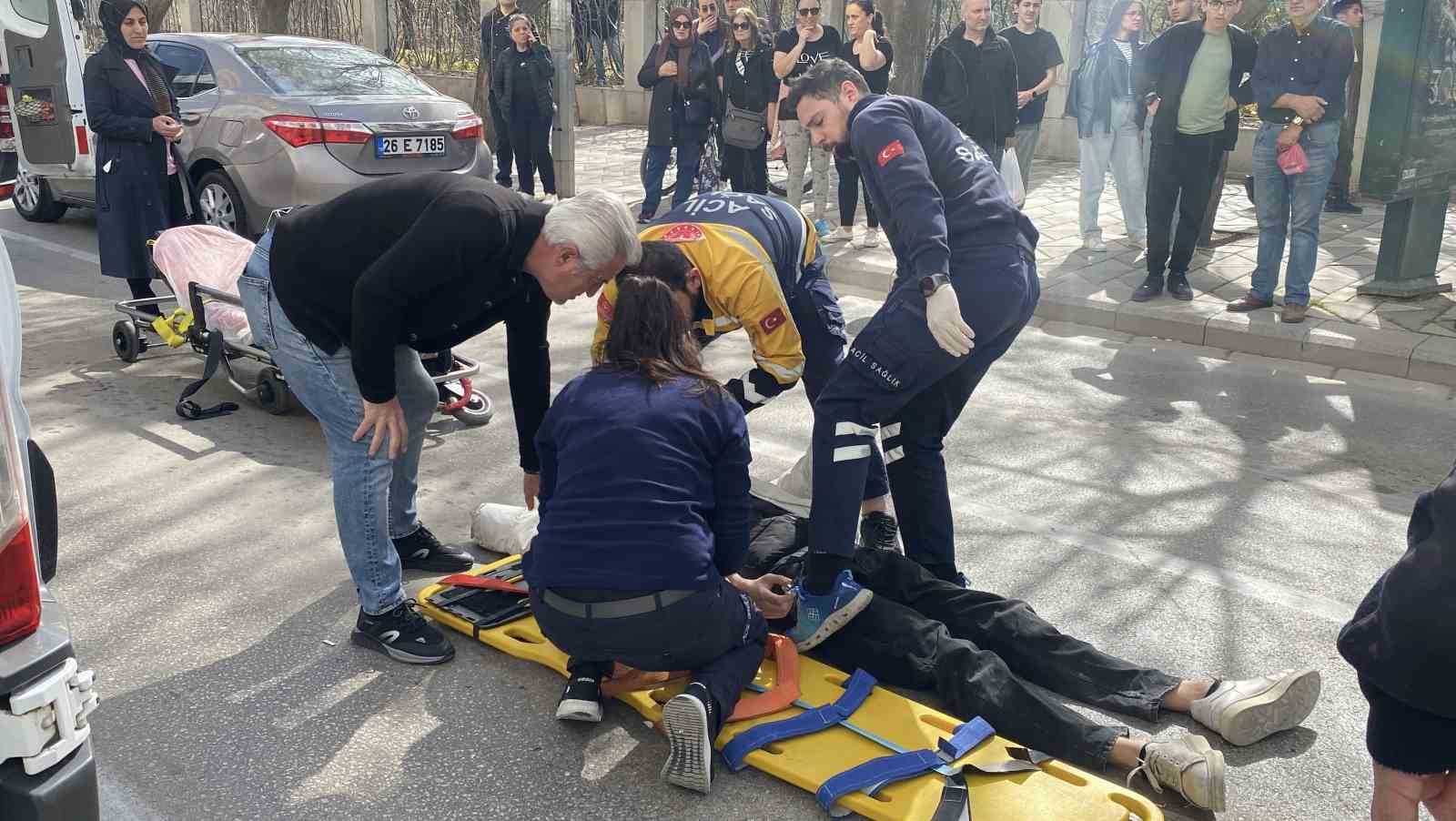 yerde-yatan-yarali-motosiklet-surucusunu-oglu-sandi