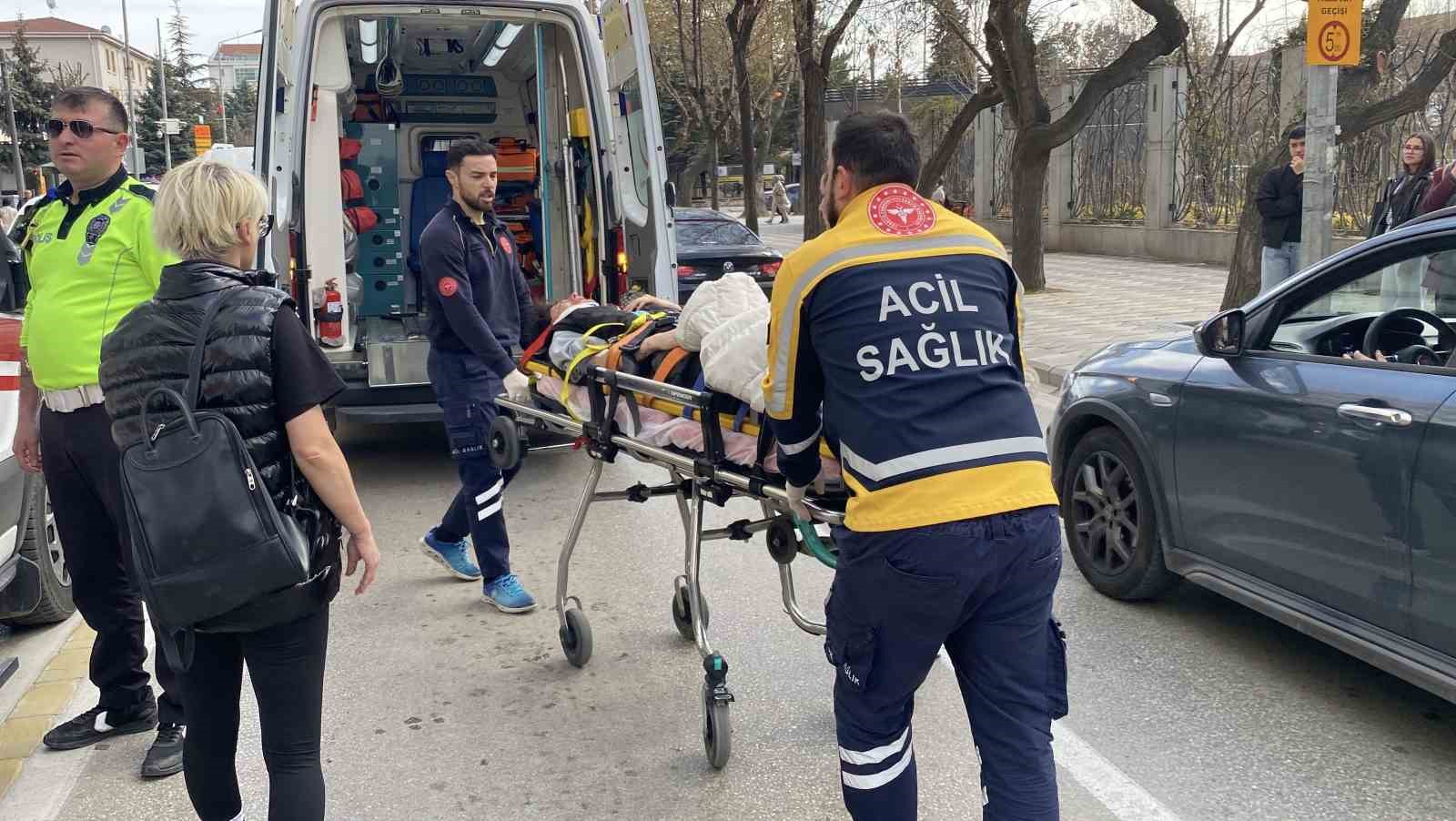 yerde-yatan-yarali-motosiklet-surucusunu-oglu-sandi