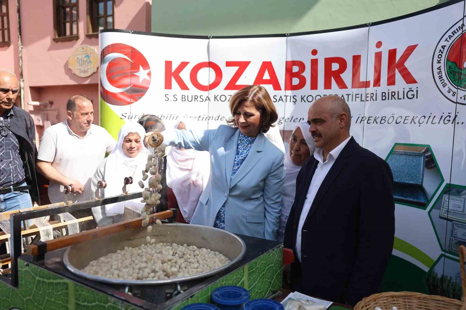 yilin-ilk-dut-fidanlari-ciftcilerle-bulustu