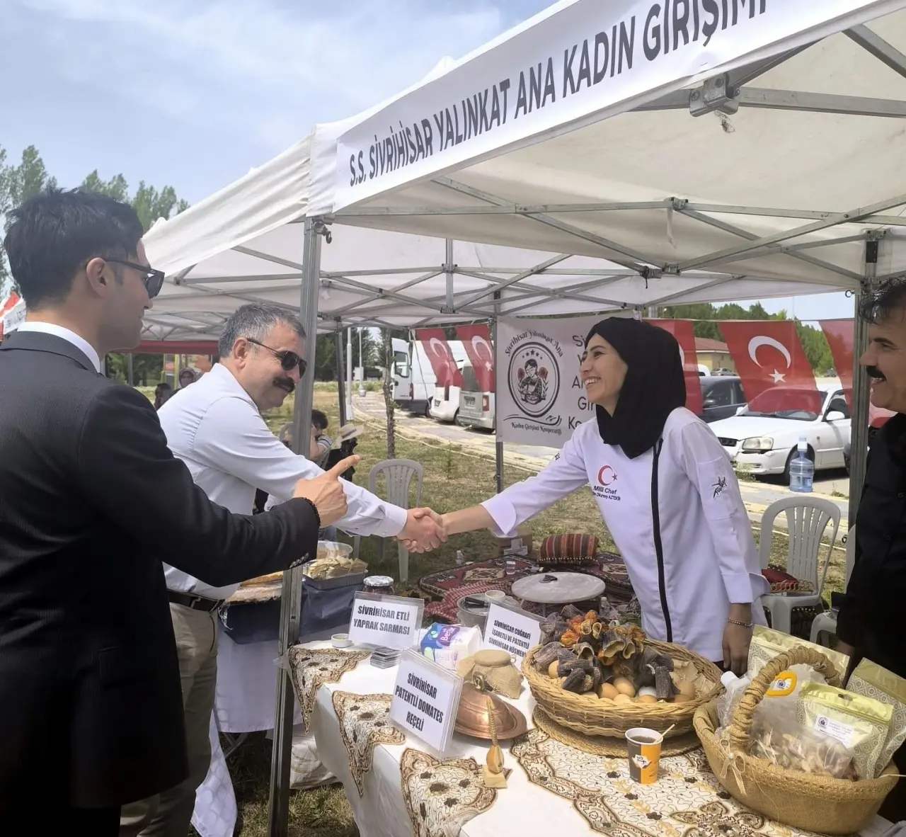eskisehirde-yoresel-lezzetler-stantlari-buyuk-ilgi-gordu