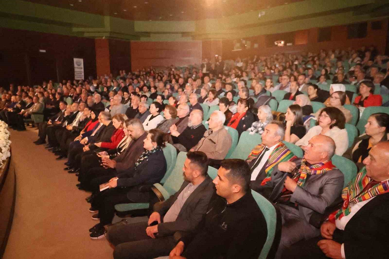 bilecik-turkuleri-gecesi-eskisehirde-yogun-ilgi-gordu