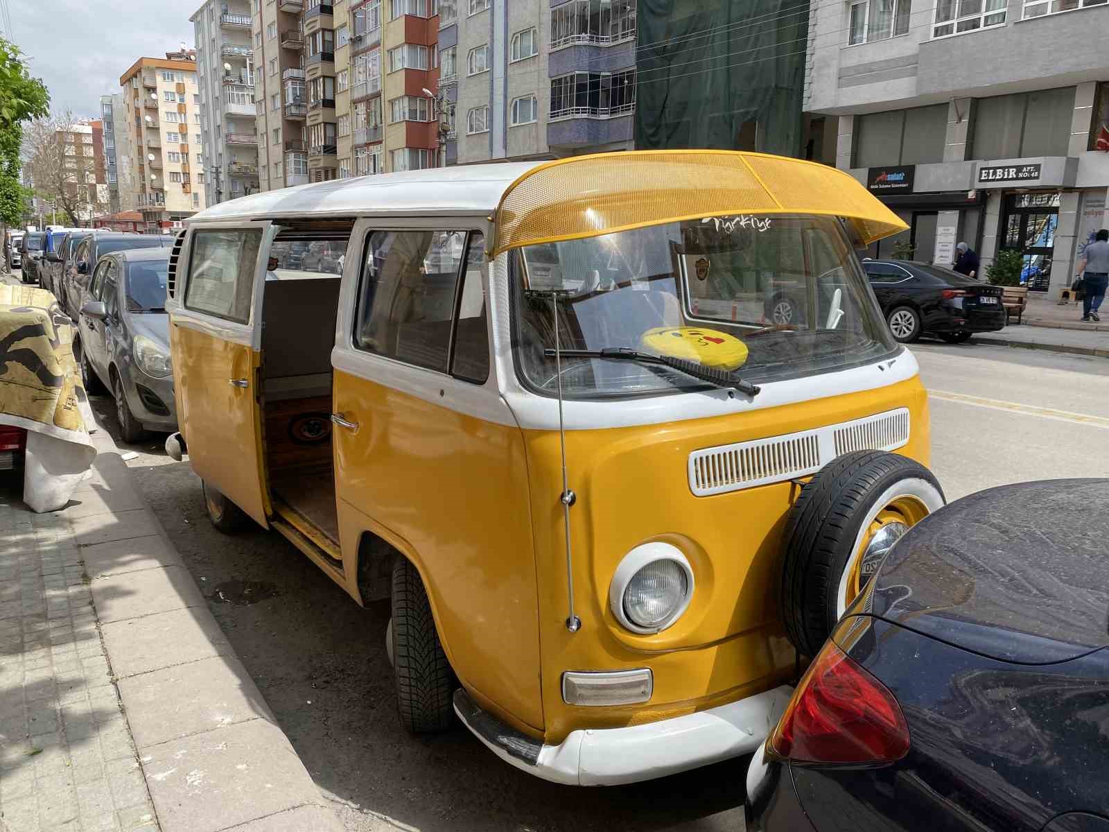 deprem-sonrasi-antakyadan-eskisehire-geldigi-minibusu-karavana-cevirdi