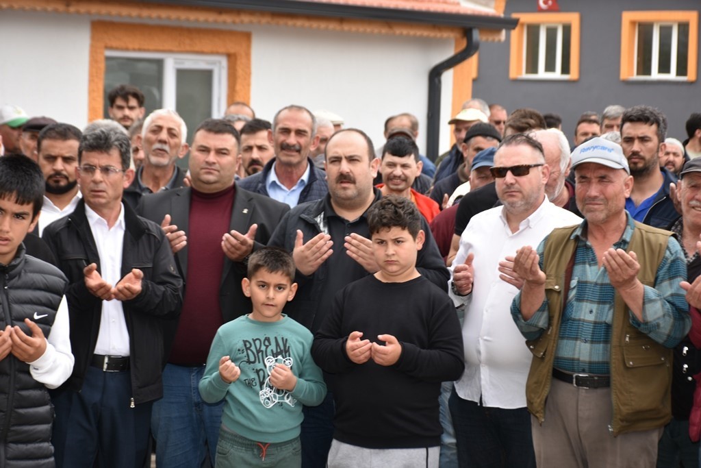 dutluca-ve-oklubalida-yagmur-duasi-yapildi