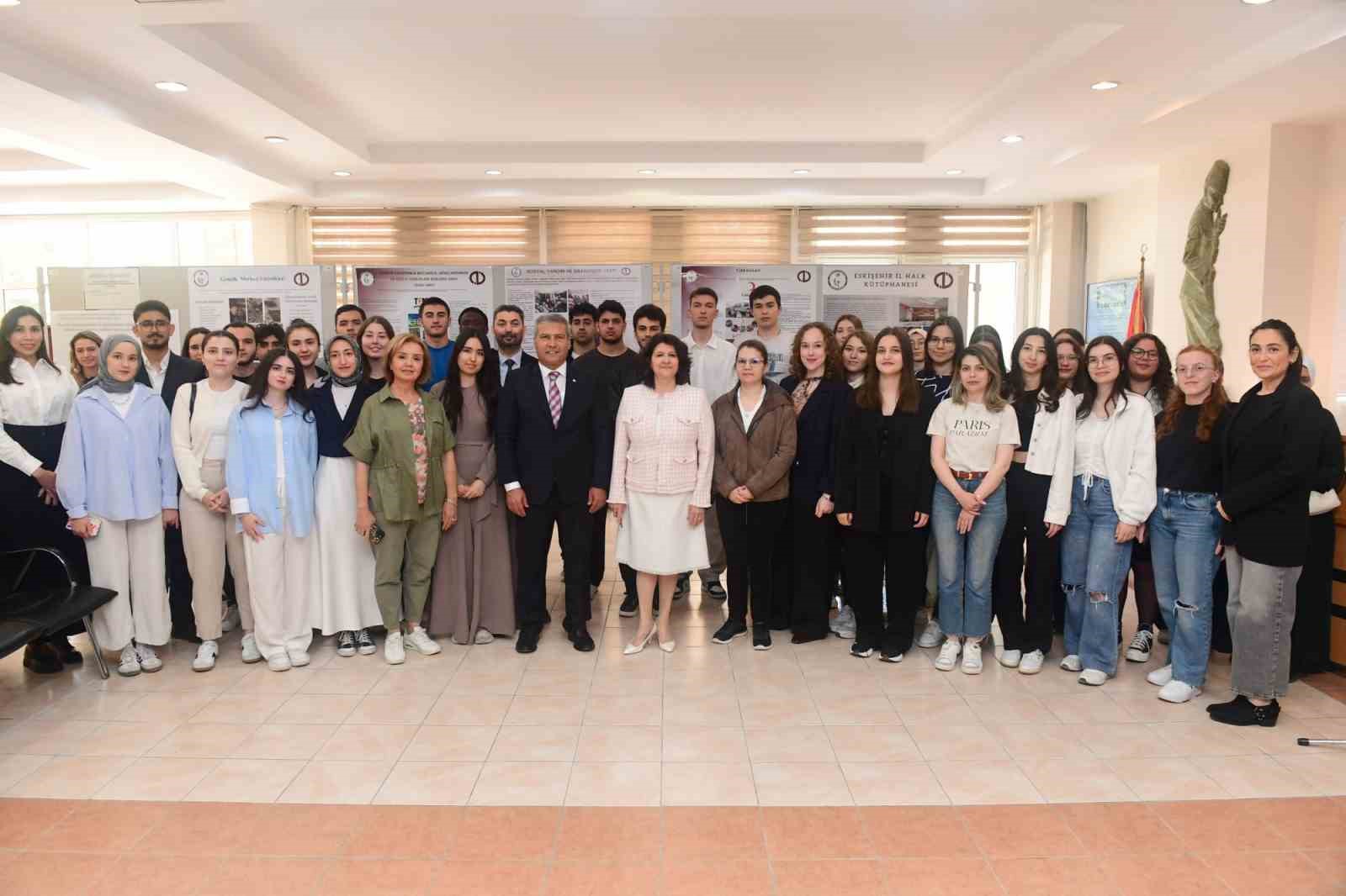 eczacilik-fakultesinde-topluma-hizmet-uygulamalari-dersi-cercevesinde-sergi-acildi