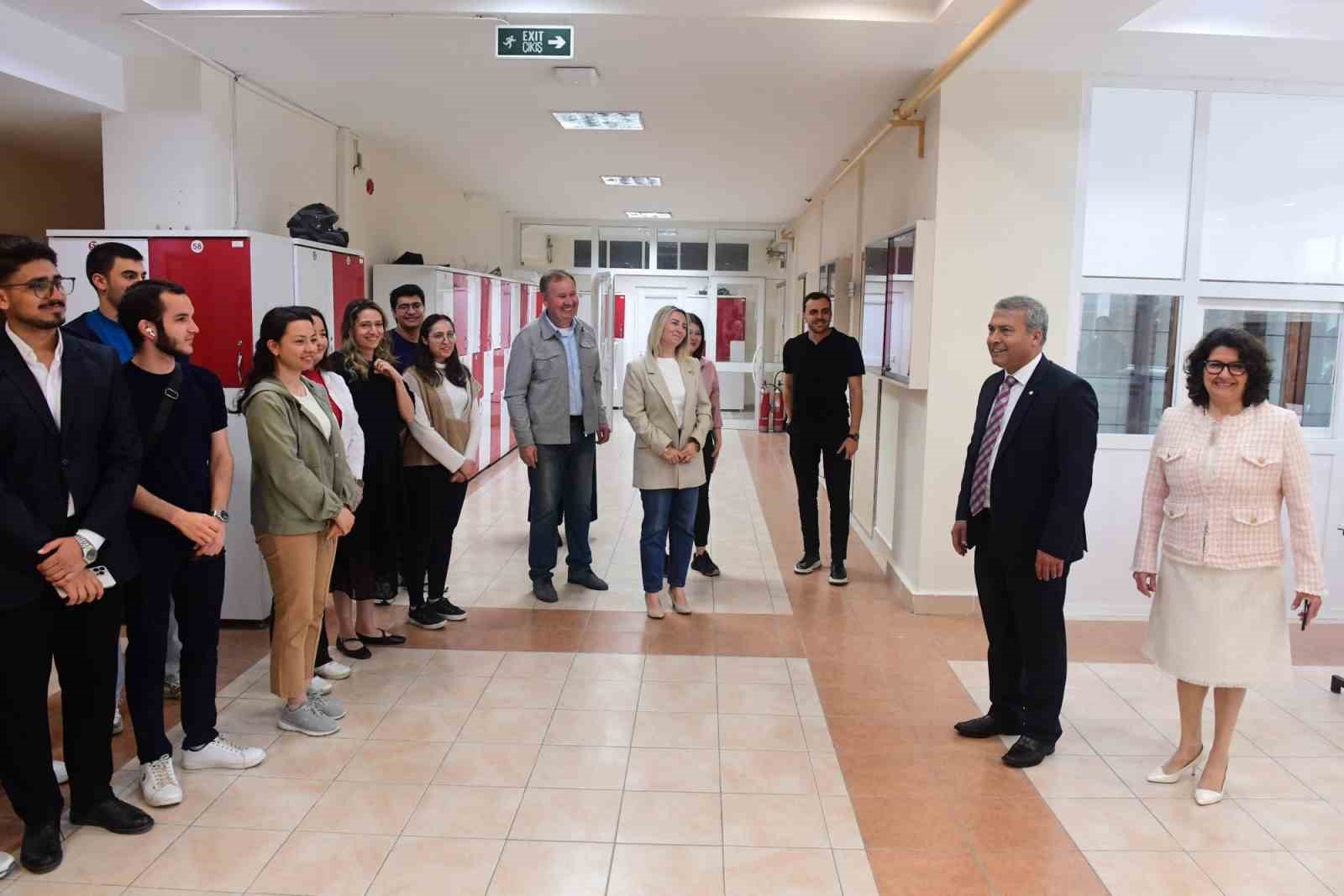 eczacilik-fakultesinde-topluma-hizmet-uygulamalari-dersi-cercevesinde-sergi-acildi