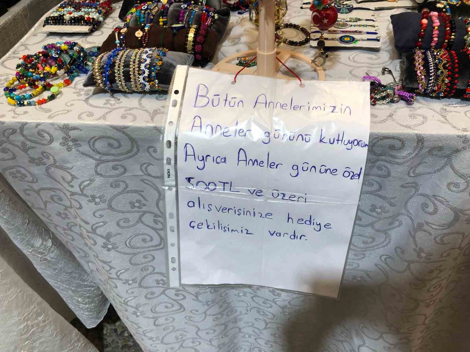 el-emegi-ile-anneler-gunu-coskusu
