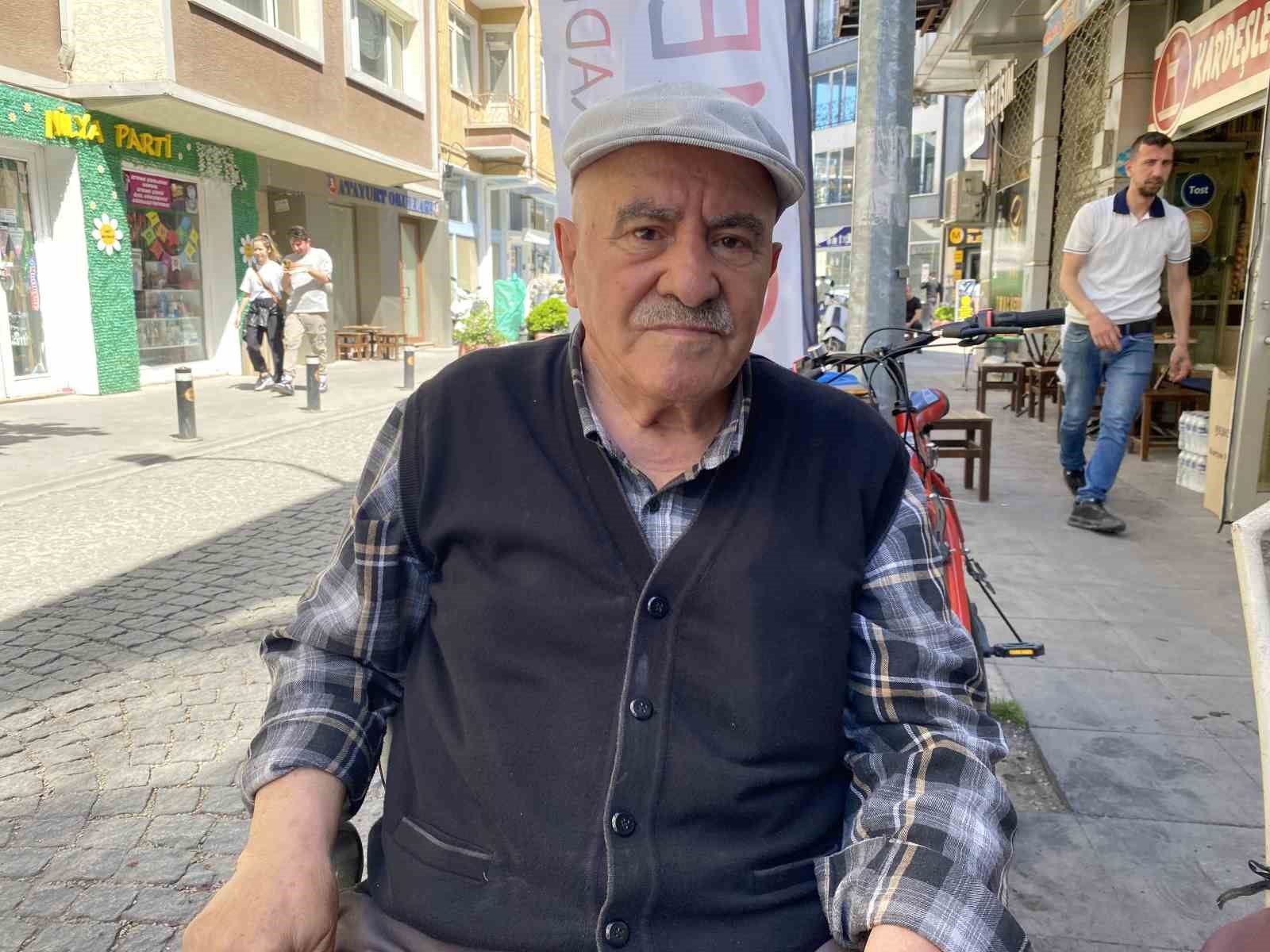 emanet-dukkani-yanan-emekli-ogretmen-kendisine-destek-olan-vatandaslara-tesekkur-etti