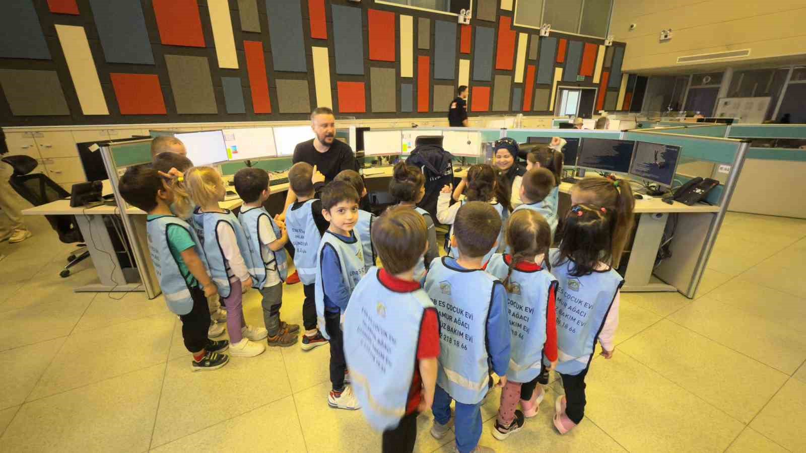 es-cocuk-evinin-minikleri-112yi-kesfetti