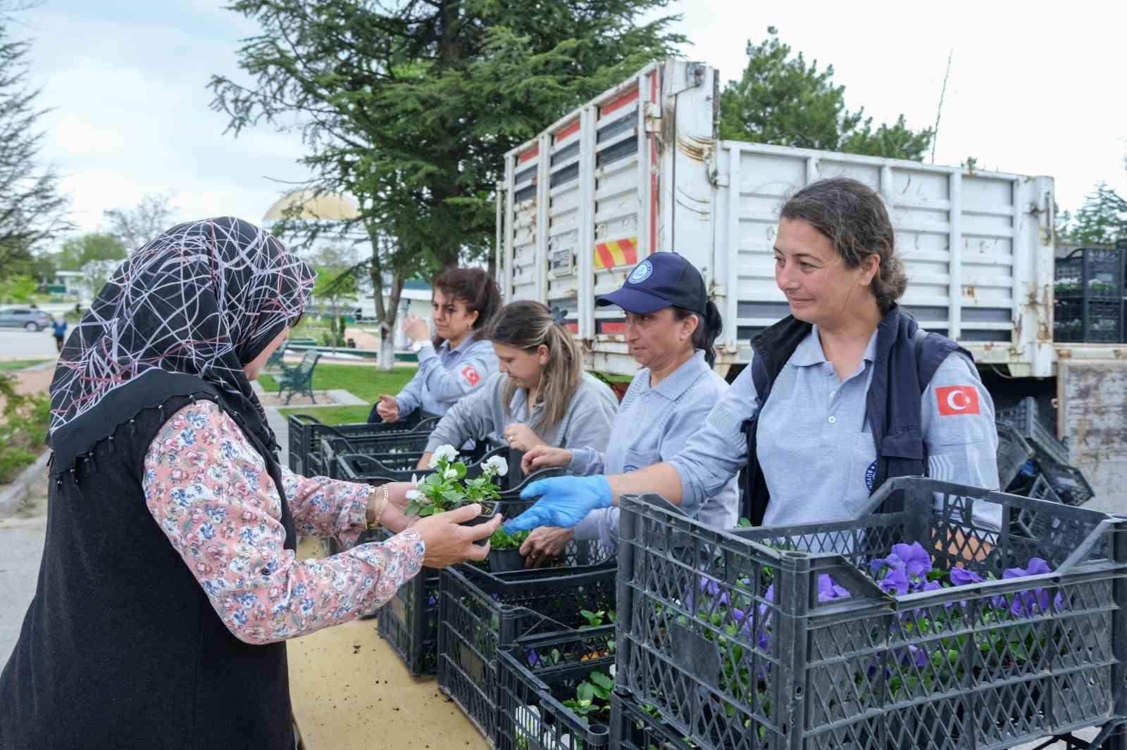 eskisehir-buyuksehir-belediyesinden-duygulandiran-cicek-jesti