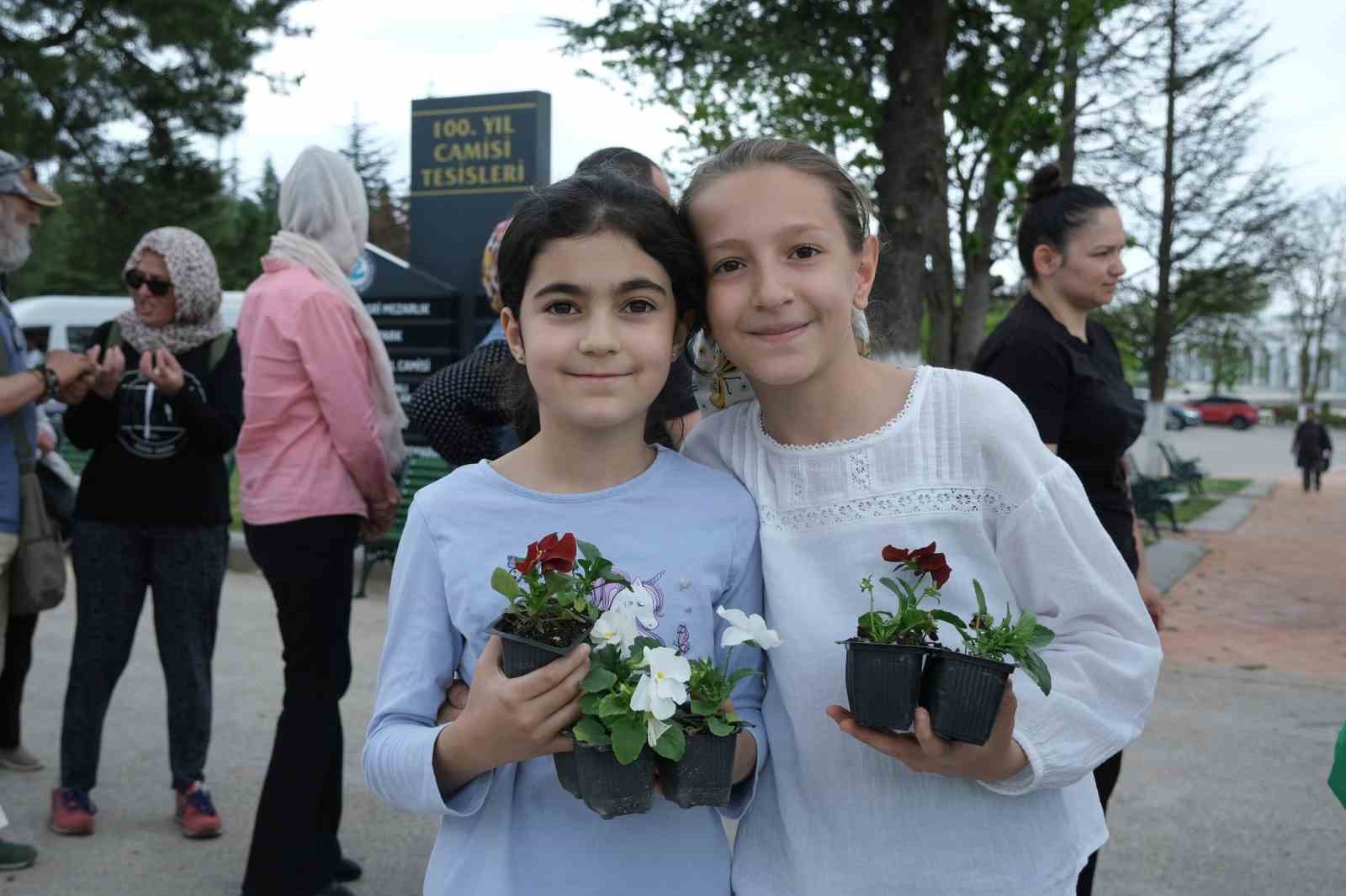 eskisehir-buyuksehir-belediyesinden-duygulandiran-cicek-jesti