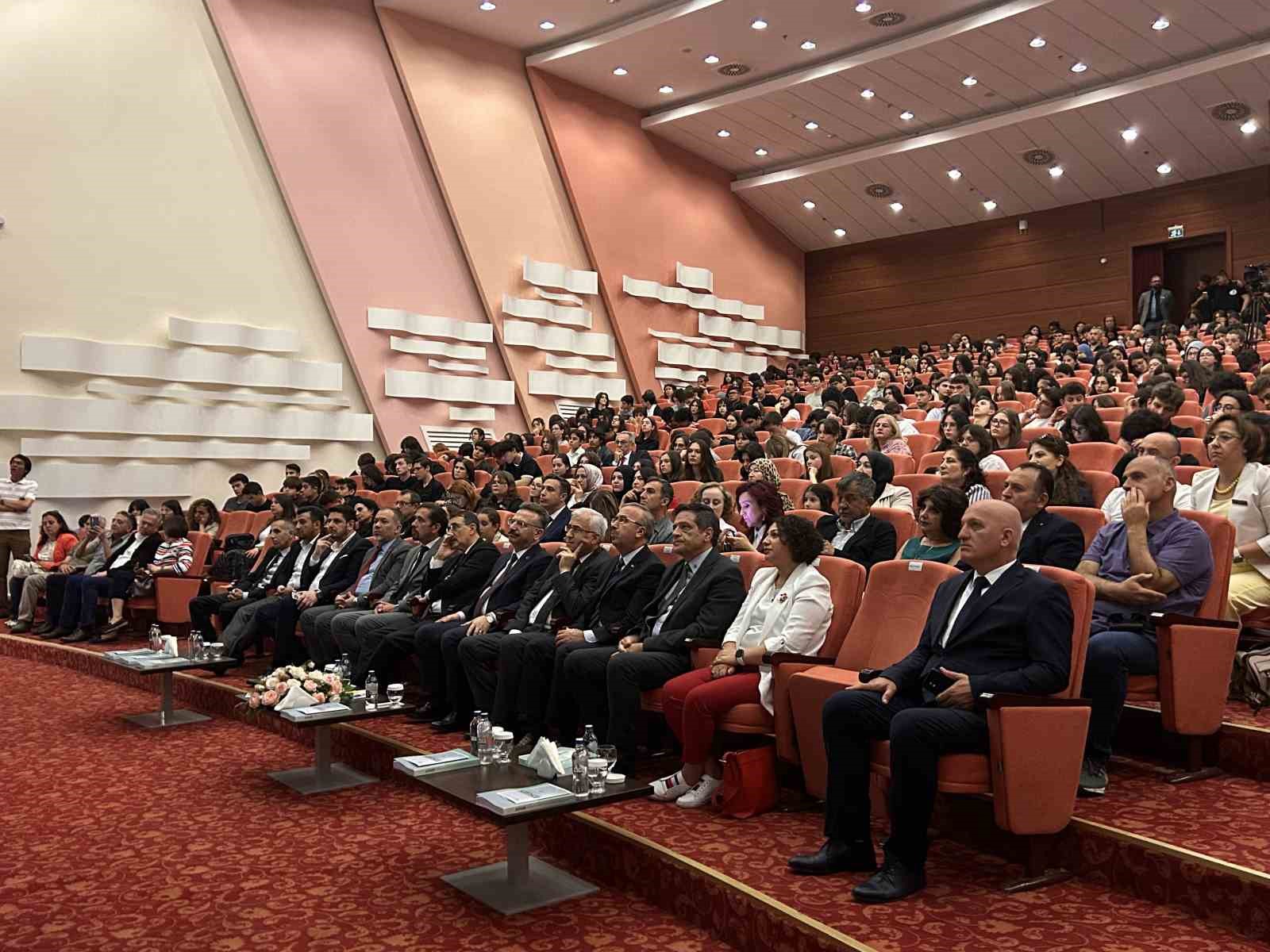 eskisehir-gelecegin-sesi-sempozyumunda-yapay-zeka-teknolojisi-degerlendirildi