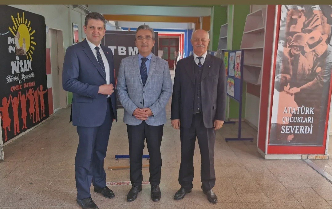 eskisehir-orgeneral-halil-sozer-ortaokulunda-ataturk-cocuklari-cok-severdi-isimli-resim-ve-fotograf-sergisi