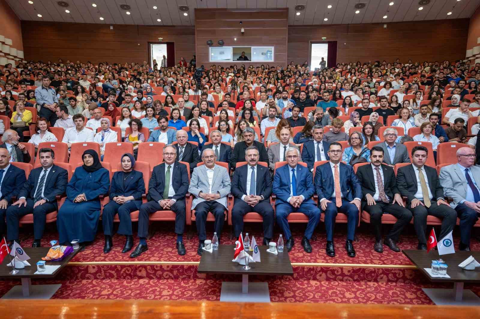 eskisehirde-ilber-ortaylinin-katilimiyla-turk-kulturu-ve-yunus-emre-soylesisi-duzenlendi