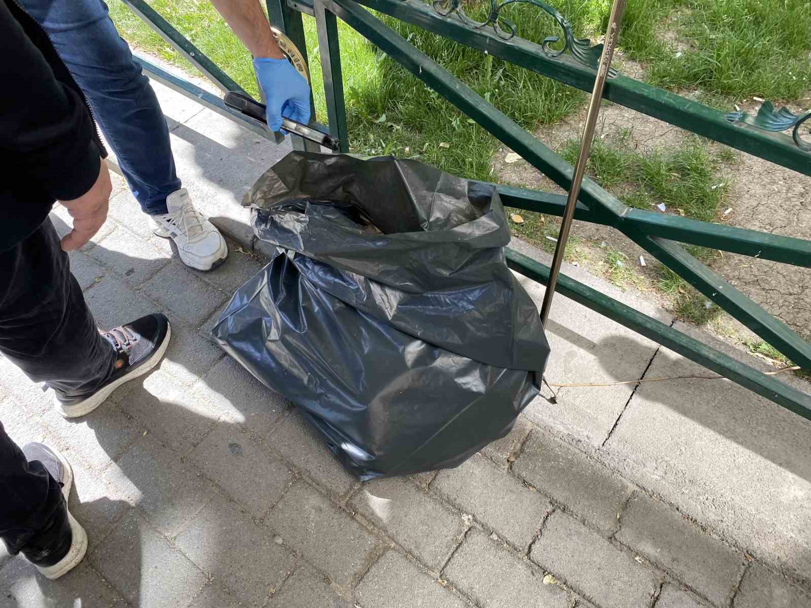 eskisehirde-temizlik-gorevlileri-cop-yerine-tabanca-topladi