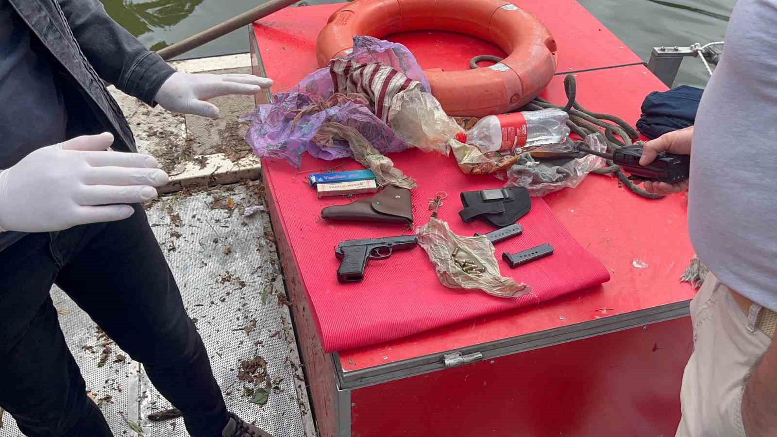 eskisehirde-temizlik-gorevlileri-cop-yerine-tabanca-topladi