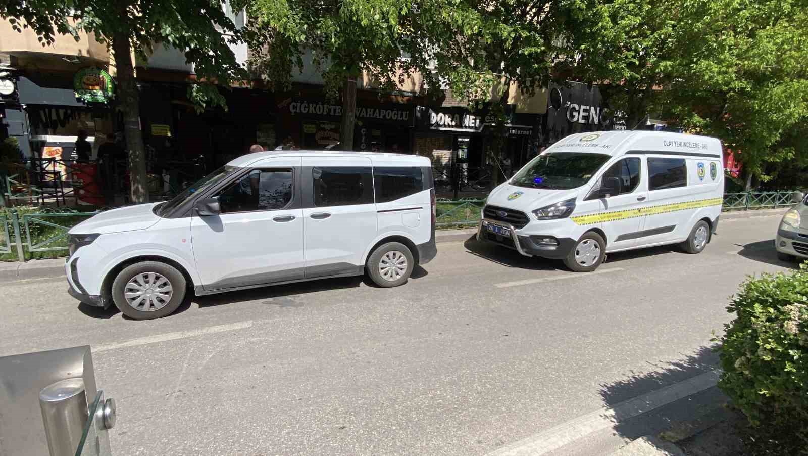 eskisehirde-temizlik-gorevlileri-cop-yerine-tabanca-topladi
