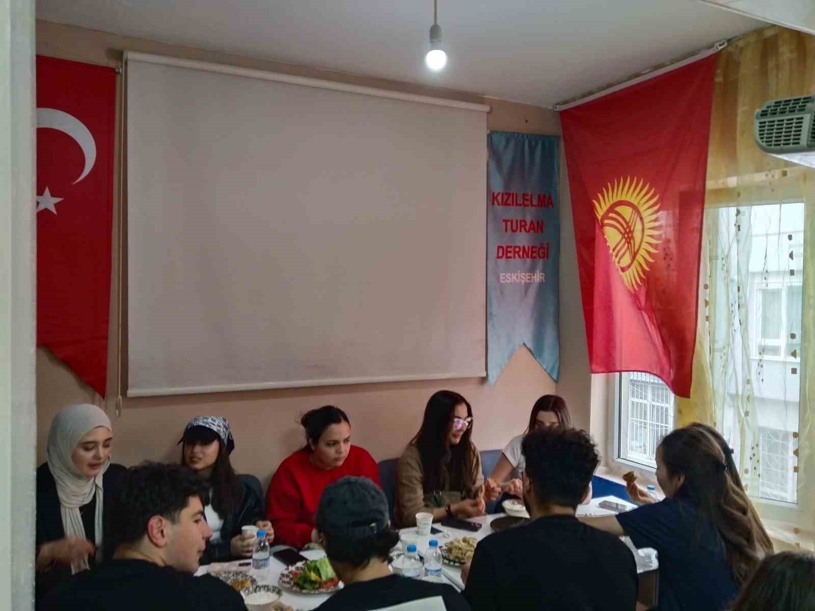 eskisehirde-turk-dunyasi-ogrencileri-hidirellez-coskusu-yasadilar