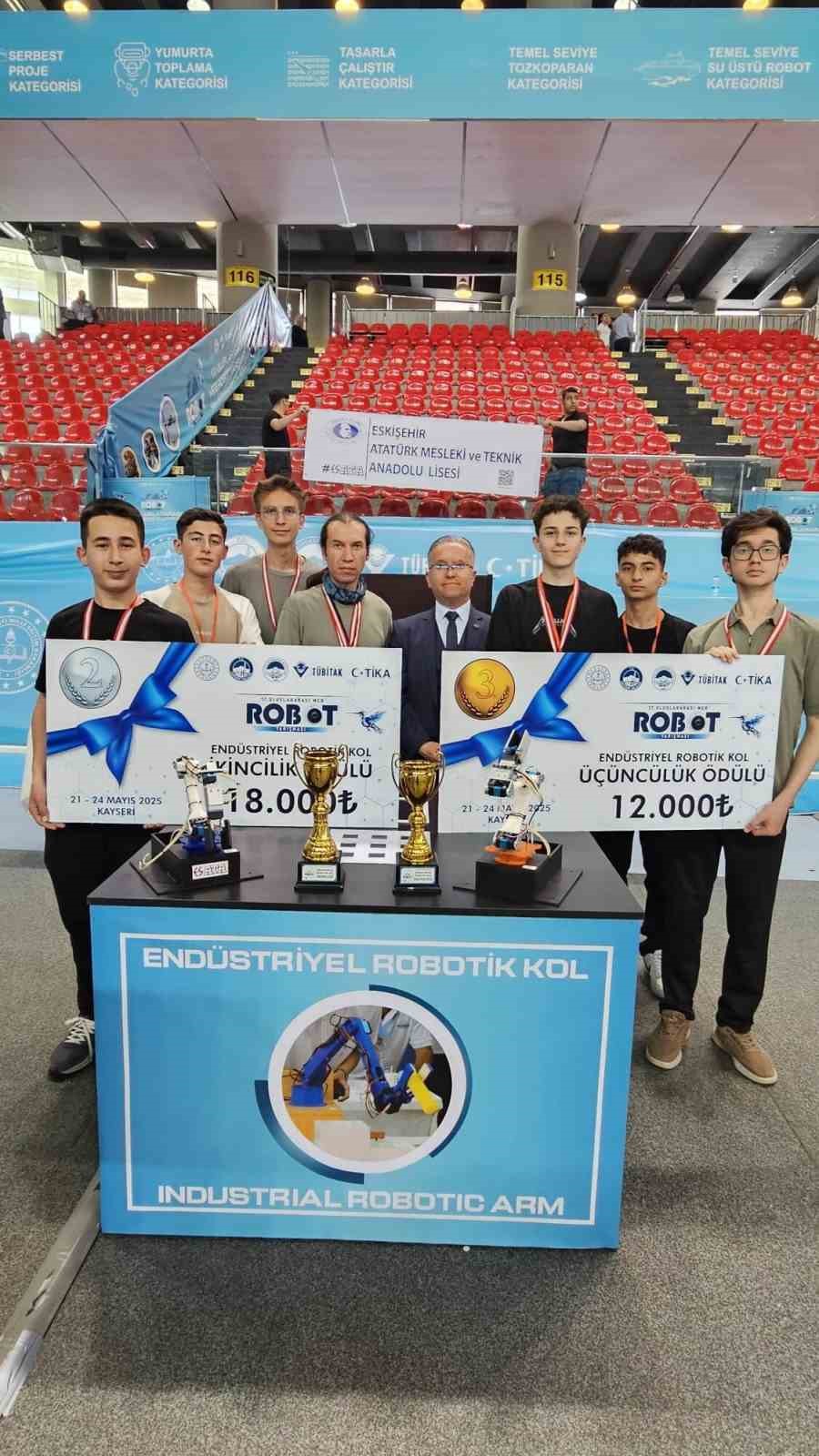 eskisehirli-ogrencilerden-uluslararasi-robot-yarismasinda-buyuk-basari