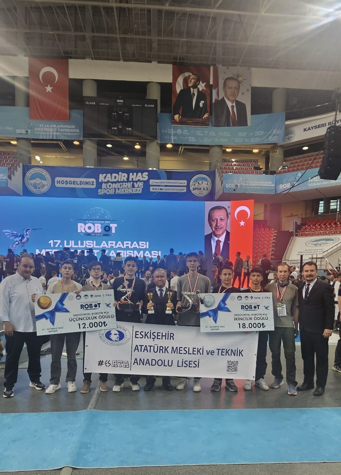 eskisehirli-ogrencilerden-uluslararasi-robot-yarismasinda-buyuk-basari