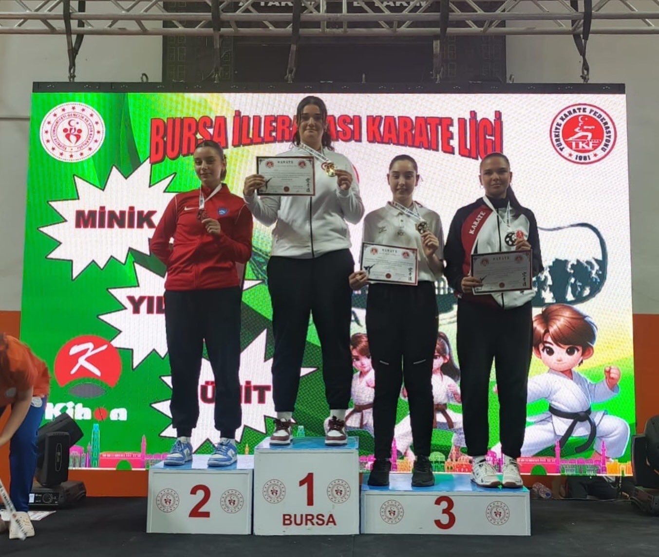 eskisehirli-sporcular-iller-arasi-karate-liginde-derece-elde-etti