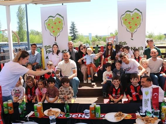 eskisehirspor-futbolculari-ogrencilerle-bulustu