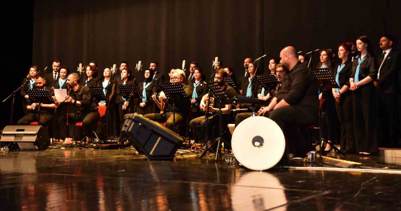 esogu-hastanesi-personeli-hemsirelik-haftasi-konseri-verdi