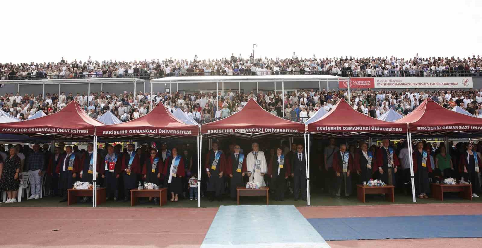 esogude-mezuniyet-coskusu-yasandi