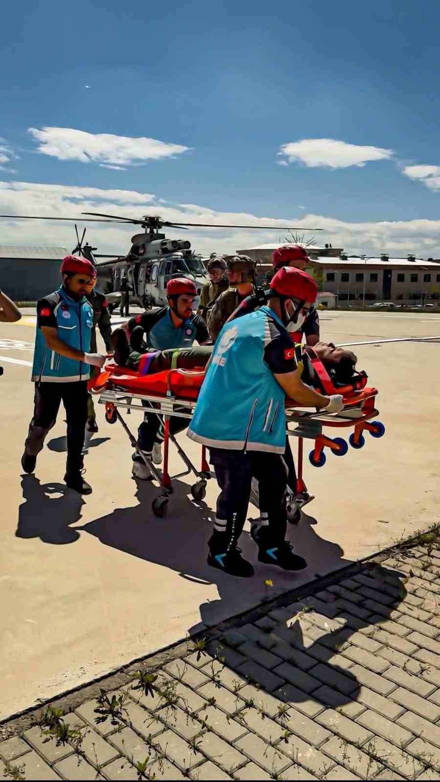 hastanede-nefes-kesen-helikopterli-tatbikat-gercegi-aratmadi