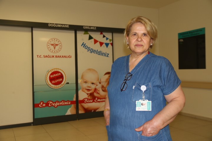 kaynanasinin-eline-dogdugunu-kiz-isteme-merasiminde-fark-etti